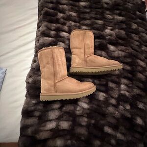ugg boots women’s 5 barely worn
